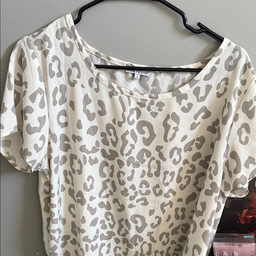 Mary Square White and Gray Animal Print Tee